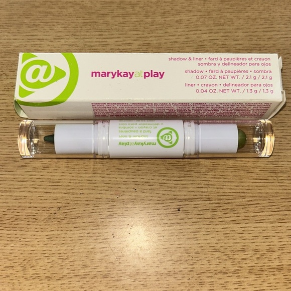 Green and White Eyeshadow Palette - Picture 2 of 2